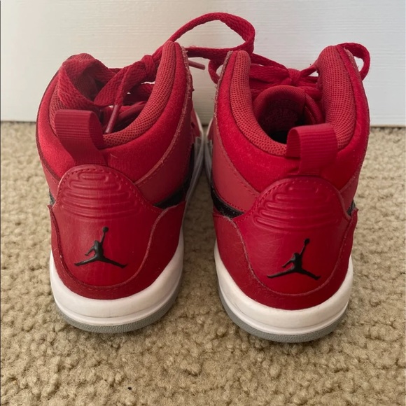 Kid's Air Jordan legacy 312 Toro size 12.5 - Picture 3 of 7